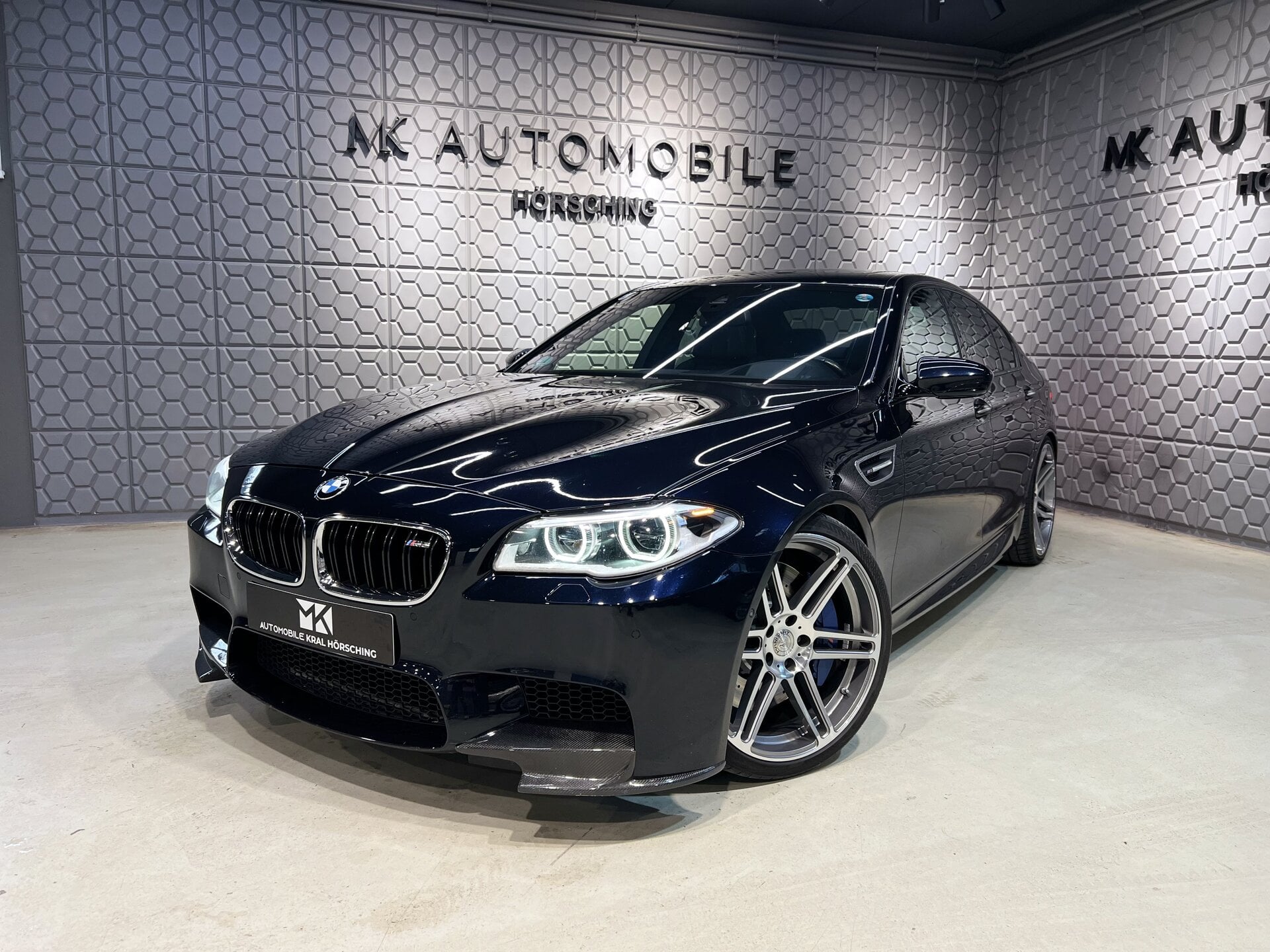 BMW M5 im Showroom von M.K. Automobile